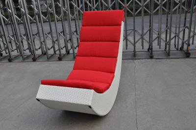 Chine Chaise de basculage en osier de résine confortable à vendre