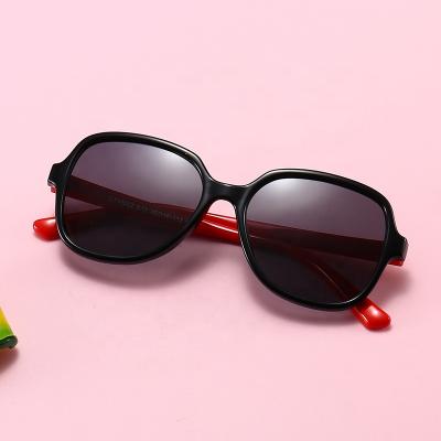 China Fashion sunglasses 2021 suitable price good quality fashion girls kids cheap sunglasses for kids for sale