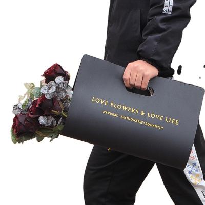 China Recyclable Fanshion Kraft Paper Flower Handle Bag Wrapped Bouquet To Die Packaging Gift Bags For Flower for sale