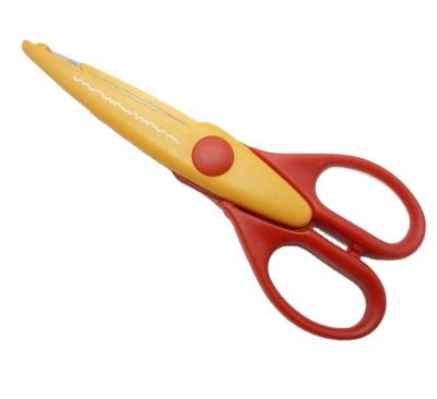 China Stainless Steel Material Universal Type Cutting Craft Shaped Scissors Set With PVC Box Packing for sale