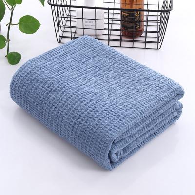 China Portable Cotton Waffle Towel Blanket for Bed Soft Throws for Kids Teens Lightweight Bedspread Back to School Teen Blankets for sale