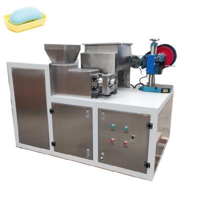 Cina 150 mm Three Roll Mill Mini Bar Soap Making Machine per la produzione su piccola scala in vendita