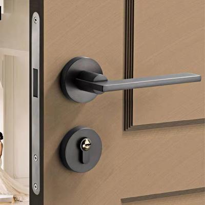 China Modern Black Interior Door Handle With Cylinder Key Full Slot Door Handle Lock for sale