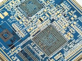 中国 BGA/ブラインドが付いている 2 つの層 PCB 板レイアウトはを経て/ENIG の表面 2.0mm 2.0oz を終えます 販売のため