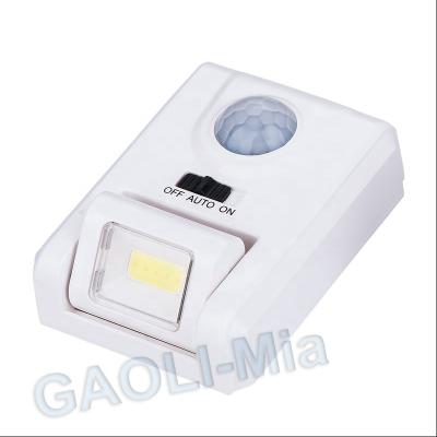 China Wholesale 1 COB LED PIR MOTION SENSOR PIVOT LIGHT FACTORY FACTORY Indoor AC PIR Square Battery Operated 90 Angle Adjustment Strip Indoor Lamp for sale