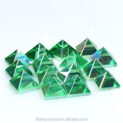 China Natural Green Pyramid Healing Europe Aura Quartz Crystal Pyramid for sale