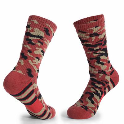 China Breathable Men's Basketball Socks Absorb Sweat Wear Comfortable Wear-Resistant Camouflage Mid-Tube Sports Socks for sale