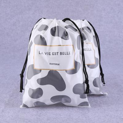 China Recyclable Luxury Velvet Tote Bag Luxury Drawstring Bags For Packaging Velvet Pouch Bag With Logo Printing for sale