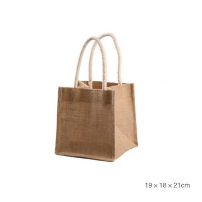 China Natural Eco-friendly Handled Hessian Tote Bags Reusable Jute Shopping Bag With Inner Lamination for sale