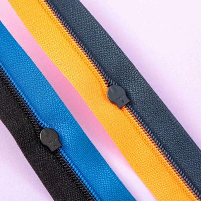 China Sustainable Multi Colors Zipper Tapes Garment Fabric Nylon Waterproof Zipper for sale