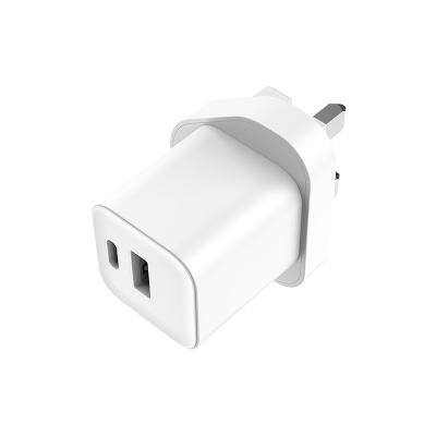 China UniversalÂ   White Flame Retardant EU/US/KR Plug Palladium PPS 30W QC 18W 2U Socket V0 PC Housing Charger Customize Charger for sale