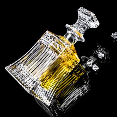 China Machine pressed & High Quality Swollen Mouth Factory Wholesale Classic Whiskey Decanter 750ml Glass Decanter for sale