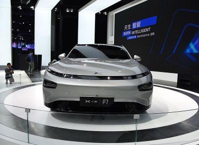 中国 理性的なリムジンの電気自動車Xpeng P7 Nedc 2WD 4WD 480 586 670 706kmの範囲 販売のため