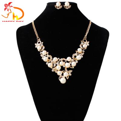 China Best Selling Unique Design Woman Classic Pearl Diamond Jewelry Set for sale