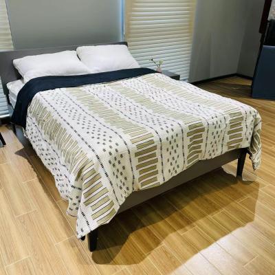 China Lightweight Low Price Custom Simple Quilted Design Printing Microfiber Covering Comforter for sale