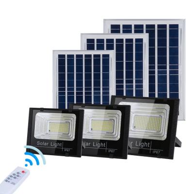 China Sports Stadiums IP65 80W 100w Waterproof Solar Powered Outdoor Led Solar Reflector Flood Garden Light for sale