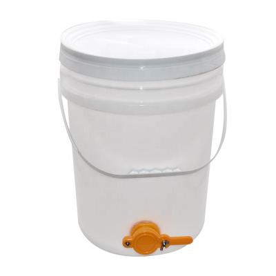 China Farms Plastic Honey Tank 20L Honey Barrel With Honey Door for sale