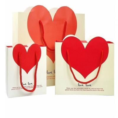 China Small Recyclable Creative Handheld Paper Bag Wedding Companion Gift Bag Love Gift Handbag for sale