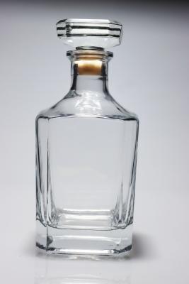 Chine la boisson alcoolisée 700ml en verre claire met en bouteille/la bouteille en verre de whiskey à vendre