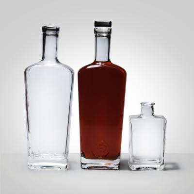 China Flint Glass Rectangle Whiskey Bottle 0.7L 0.5L With Flat Panel for sale