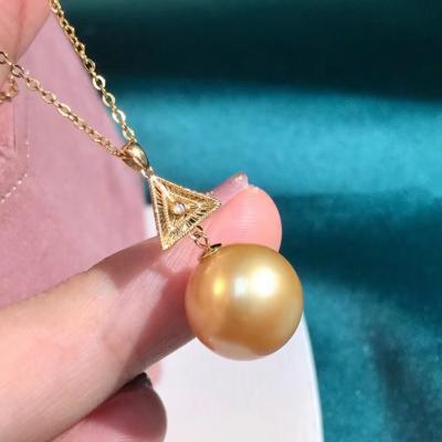 China CLASSIC 11-12mm Pearl Accessories 18K Gold With Diamonds Natural Freshwater Pearl Crab Shape Pendant Christmas Day Gift for sale