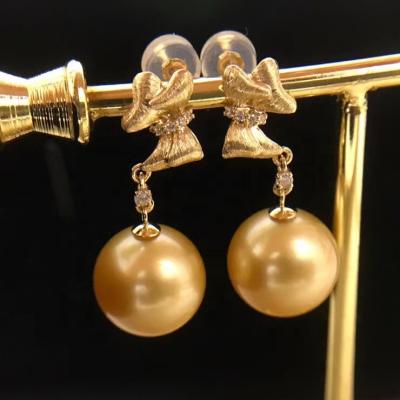 China 11-12mm CLASSIC Pearl Accessories 18K Gold Natural Freshwater Pearl Earring Crab Shape for sale