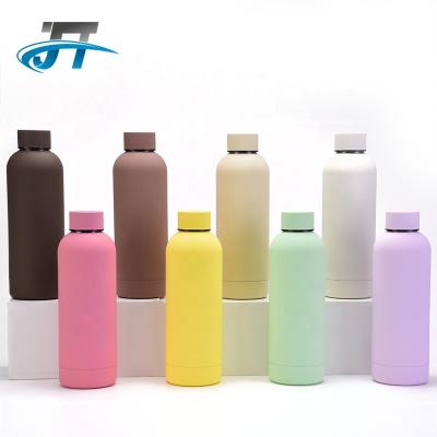 China 2022 Viable Hot Sell Bulk 500ml Sports Water Bottle 500ml Large Capacity Double Wall Stainless Steel Colorful Soft Water Bottle for sale