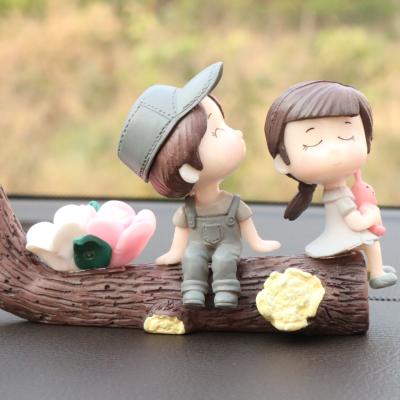 China Cute Car Interior Products Accessories Car Decoration Car Dolls Resin Couples Desk Ornaments For Girlfriend Valentine's Day Gifts for sale