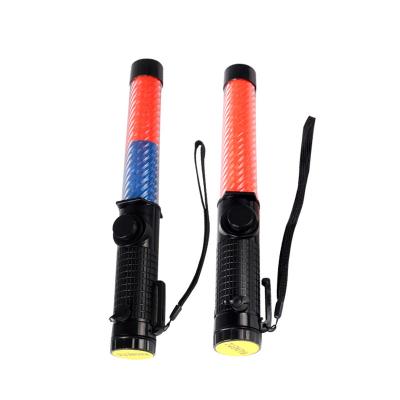 Chine Red Blue Rechargeable Emergency Lighting Concert Fire Stick Outdoor Road Safety Road Safety Police Traffic Handheld Baton à vendre