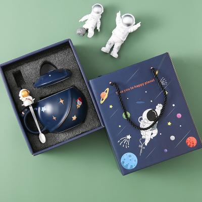 China YunChuang Lovely Home Office Mug Astronaut Viable Ceramic Mug With Box Color Creative Coffee Mugs for sale