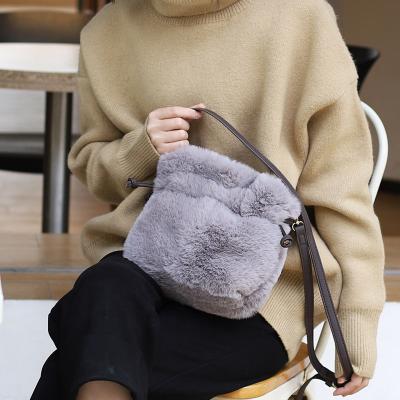 China FS9007 Fashion Winter Faux Fur Hairy Sling Bag Handbags Cross - Body Winter Bag Girls Fur Purse for sale