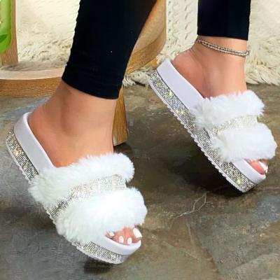 China CUSHIONING 2020 Women's Slippers Women's Slippers Home Slippers New Fashion Hot Trend Diamond Plush Women's Slippers for sale