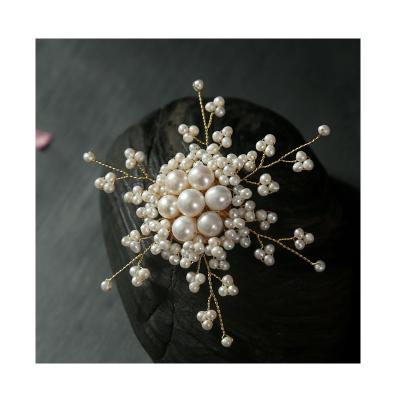 China Babysbreath Brass Romantic Handcrafted 14K Gold Filled Natural Freshwater Brooch Wrapped Metal Wire Bead for sale