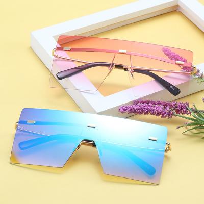 China 2021 newest fashion sunglasses women shades shape fashionable oversized ladies women's sunglasses 2021 for sale