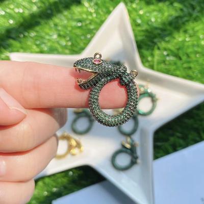 China TRENDY Cute Snake Shape Green CZ Micro Pave Nickel Free Brass Necklace Pendant Necklace DIY Accessories Jewelry Pendant for sale