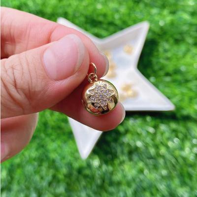 China Simple Gold Plated Shiny Zircon Coin Shape Snowflake Charm TRENDY Elegant Inlaid Round Pendant for sale