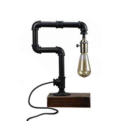 中国 Retro Style Wooden Base Water Pipe Reading Lamp Retro Pipe and Wood Table Lamp Desk Lamp 販売のため