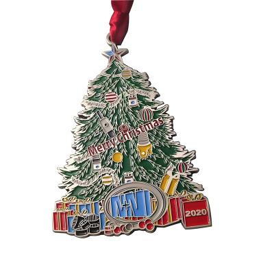 China Creative Metal Christmas Tree Key Chain Pendant Cartoon Christmas Gifts New Trends Key Chain 2023 Promotion Gift Cheapest Key Chain For Christmas Trees for sale