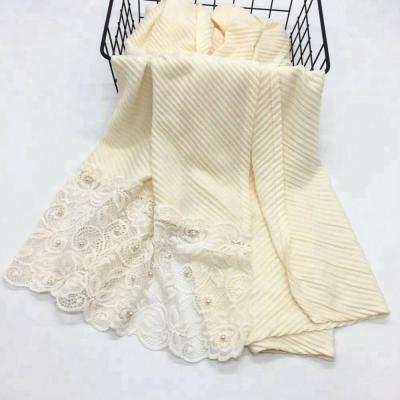 China Wholesale fashion 2018 winters pleat rayon hijab with lace fancy cotton hijab viscous scarf for sale