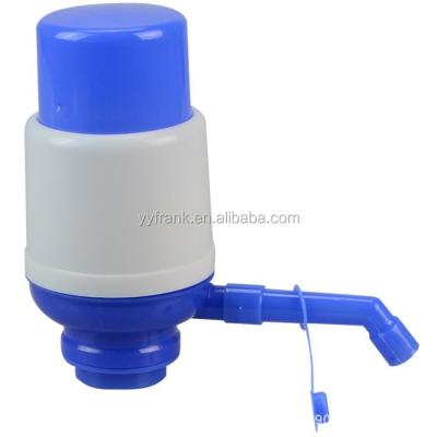 Cina Car hand water pump for 5L water bottle in vendita