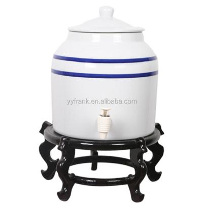 中国 High Quality Delicate Ceramic Household Jug /porcelain Water Jug 販売のため