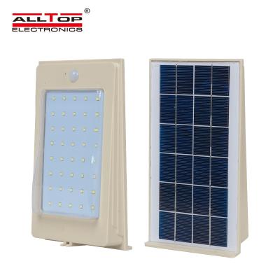 China Solar Powered Outdoor Garden Wall Light 3w Through Solar Wall Light en venta