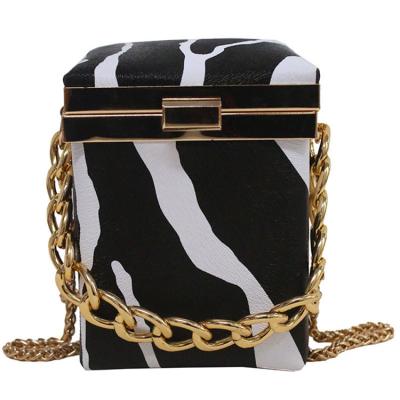 China Fashion Mini Chain Bag 2022 New Fashion Messenger Bag Box Small Square Bag for sale