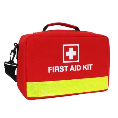 China 600D Polyester Pet Trauma Bag Medical First Aid Boxed Wagon Family Travel Red Dog Survival Waterproof Cases Small Home First Aid Kit for sale