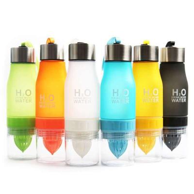 China Sustainable Motivational Sports Fruits Custom Infuser 650Ml Gym Water Bottles Exercise Soccer Fitness With Athlete Time Marker Plastic Logo for sale