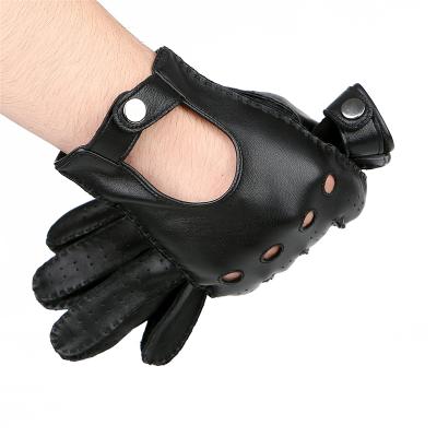 China Simple Classic Lamb Leather Training Gloves For Men With Touch Screen Technology for sale