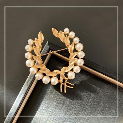 China High Quality Amazon Hottest Korean Elegant 18K Gold Plated Wheat Ear Brooches Vintage Baroque Pearl Brooch For Ladies for sale