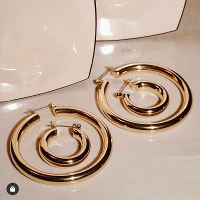 China Statement Statement 18K Gold Plated Huggie Earrings Chunky All-Match Titanium Steel Large Round Hoop Earrings for sale