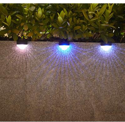 China Iluminação solar de jardim exterior à prova d'água LED Iluminação de cerca solar para pátio escada jardim escada iluminação de mudança de cor à venda