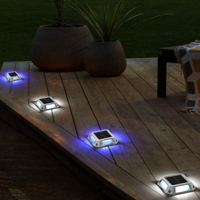 中国 Aluminum Solar Dock Lights Warm White/Cold White IP68 Waterproof 4-Pack For Enhanced Pathway Lighting 販売のため